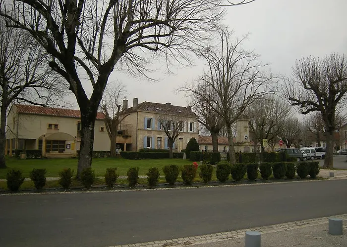 La Maison Sur La Colline 3* 莫鲁