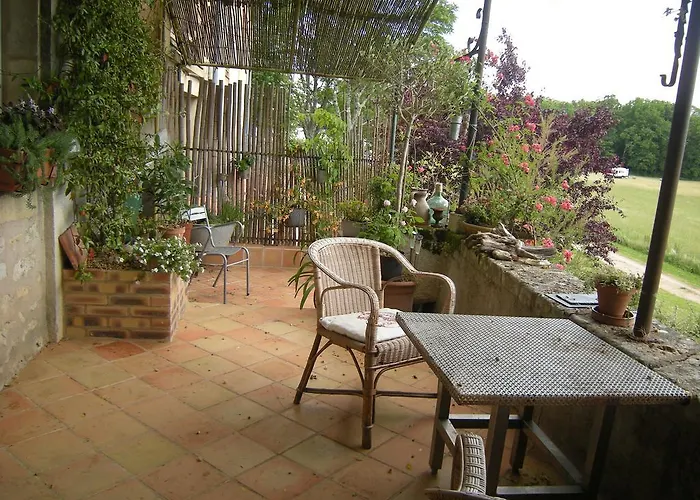 La Maison Sur La Colline 住宿加早餐酒店 莫鲁